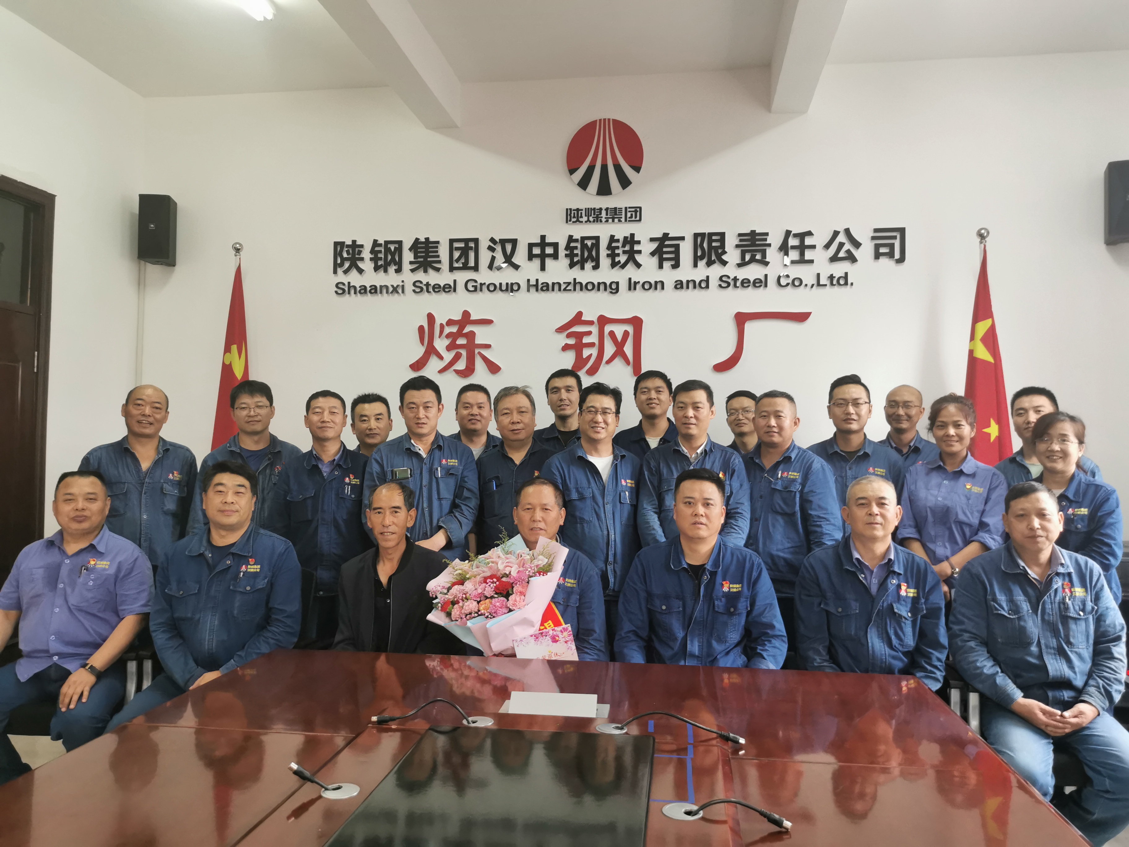 退休職工歡送會 暖意濃濃顯真情