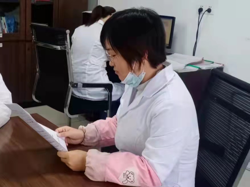 業精于勤，做數據保障的“守護者”——記漢鋼公司第十屆分析工“技術狀元”范艷瑩