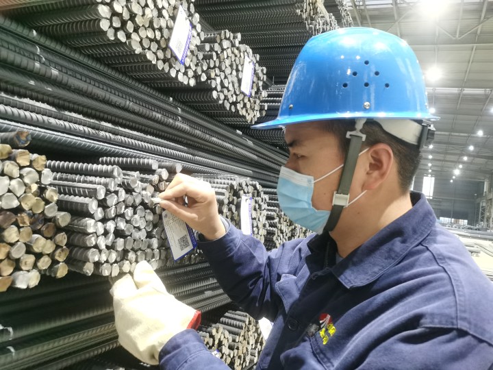 節日不停歇，堅守崗位不松懈