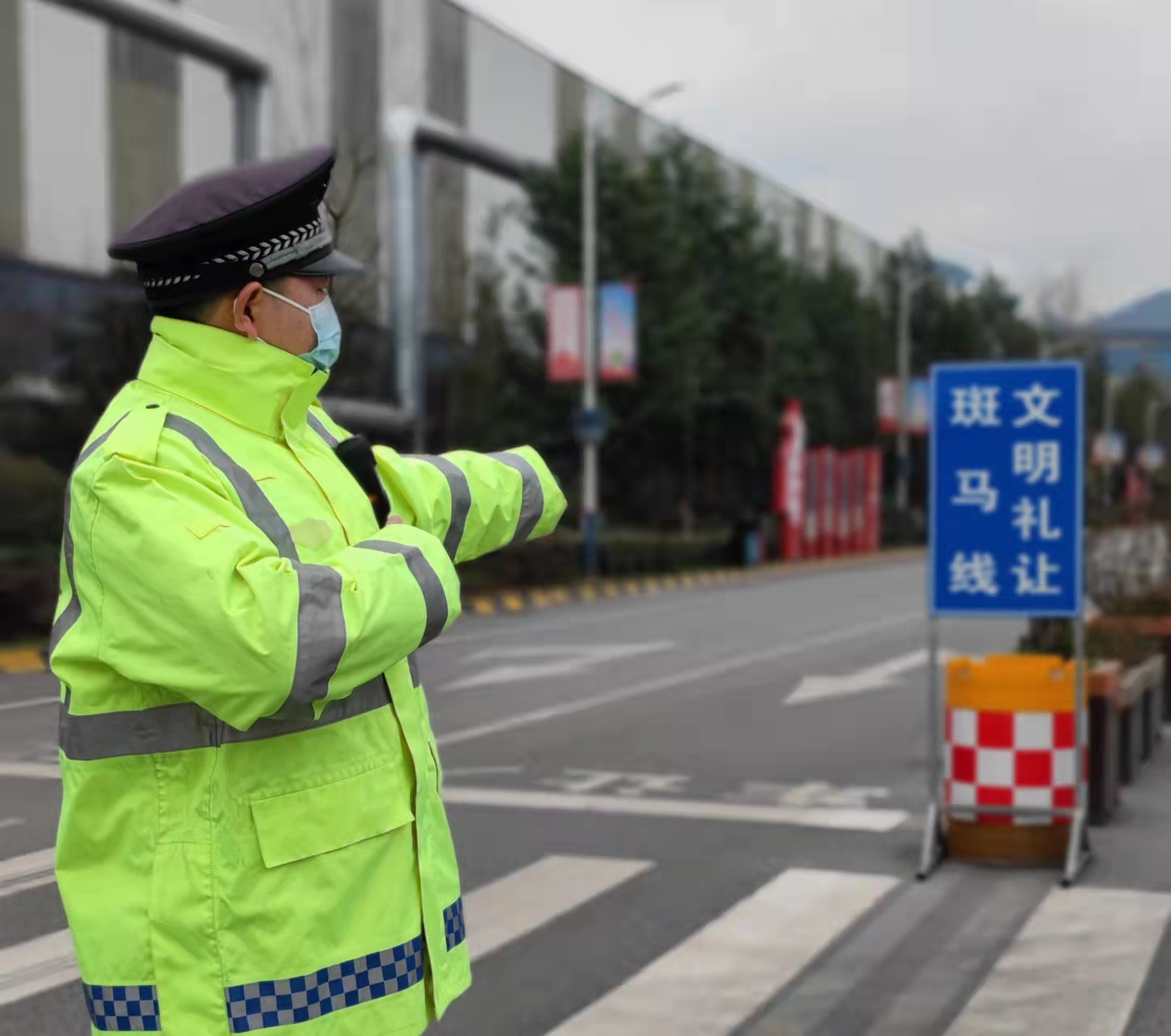 守崗盡責有擔當  擎旗奮進鑄忠魂