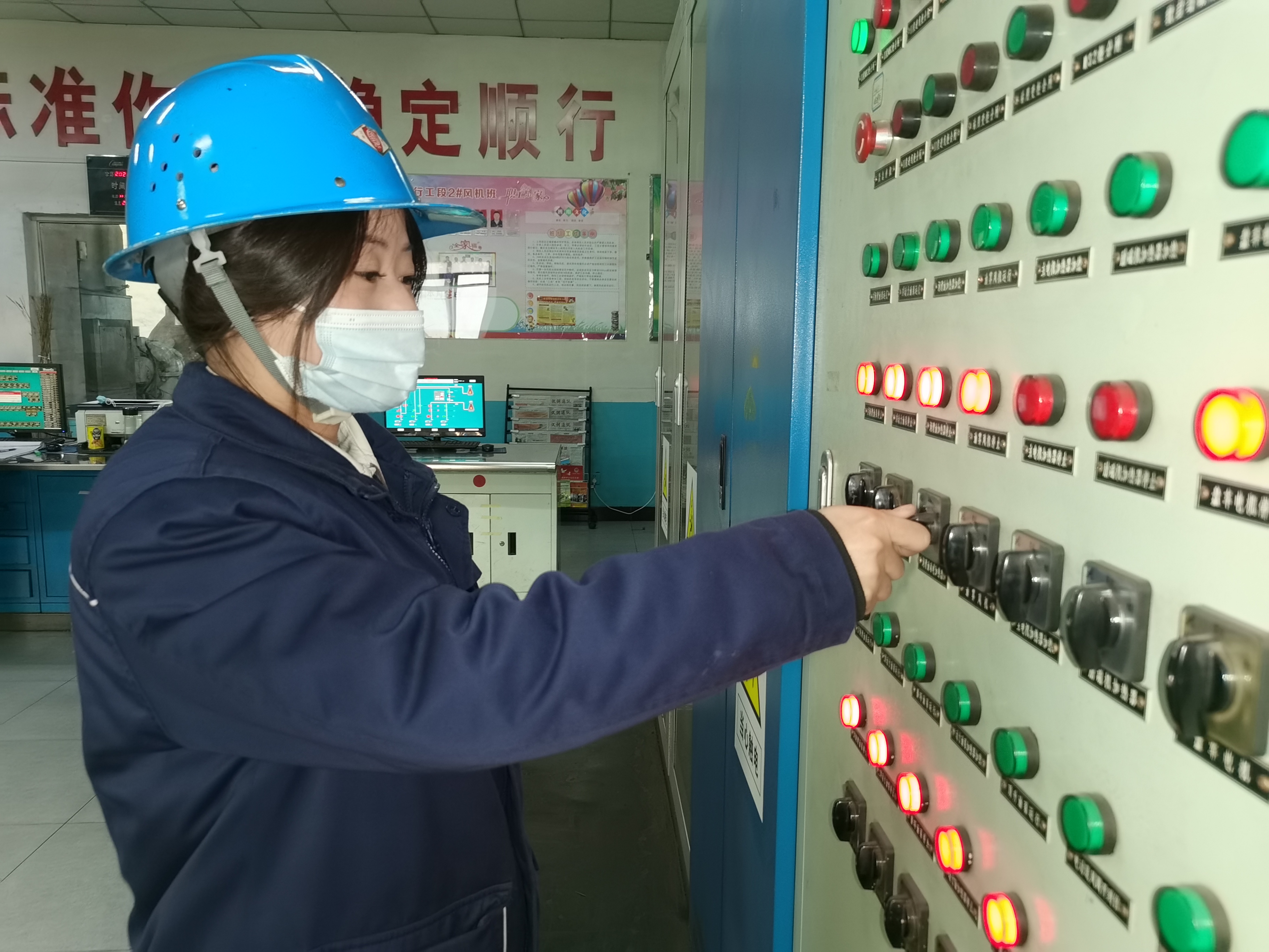 陜鋼女工，漢江河邊一抹嬌艷