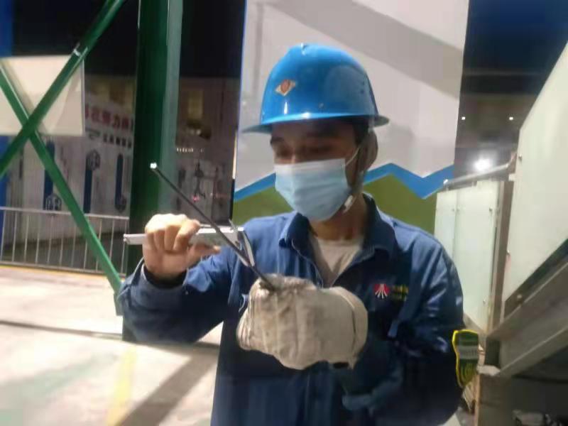 在心里緬懷，在腳步上追趕 ——計量檢驗中心清明節崗位堅守掠影