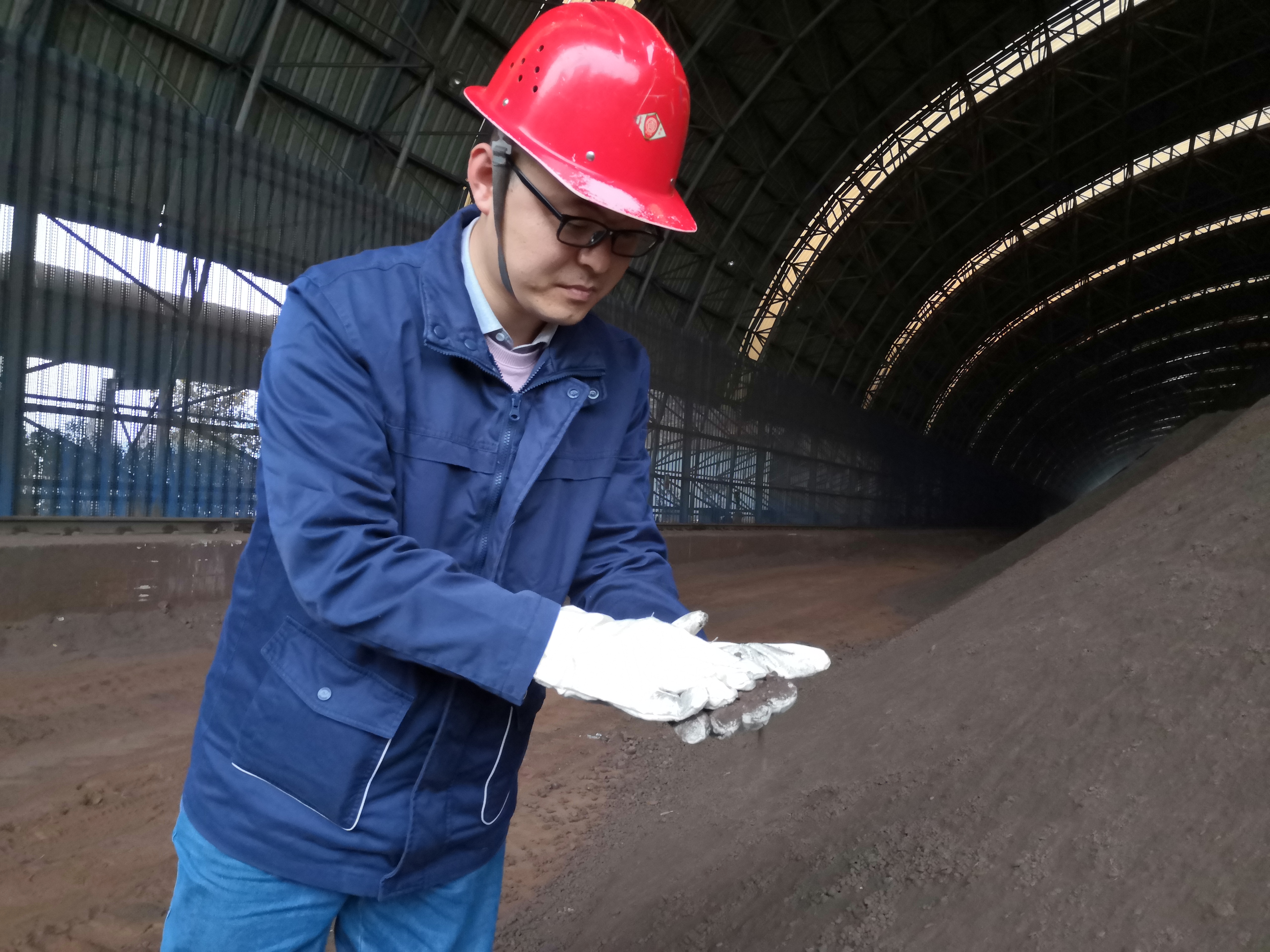砥礪深耕結碩果 載譽前行啟新程——記獎獲項目組成員漢鋼公司燒結廠廠長助理王建鵬