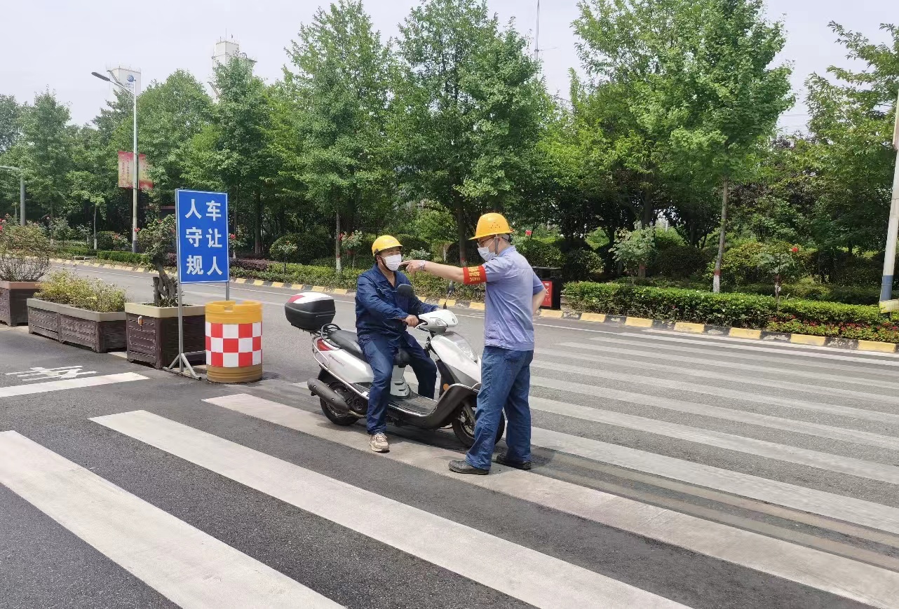 開展安全警示教育，筑牢交通安全防線