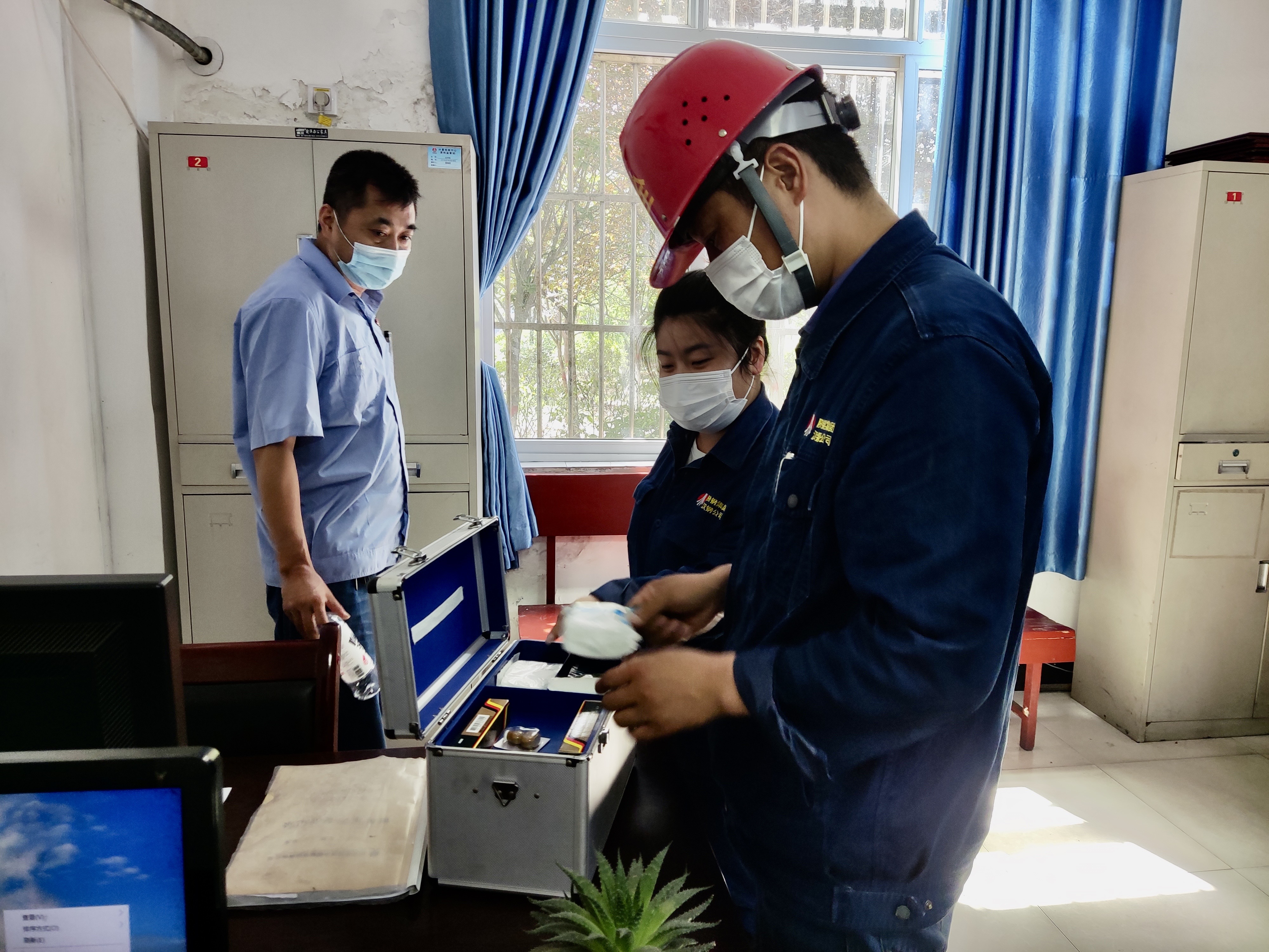 關愛員工辦實事，防暑降溫促生產