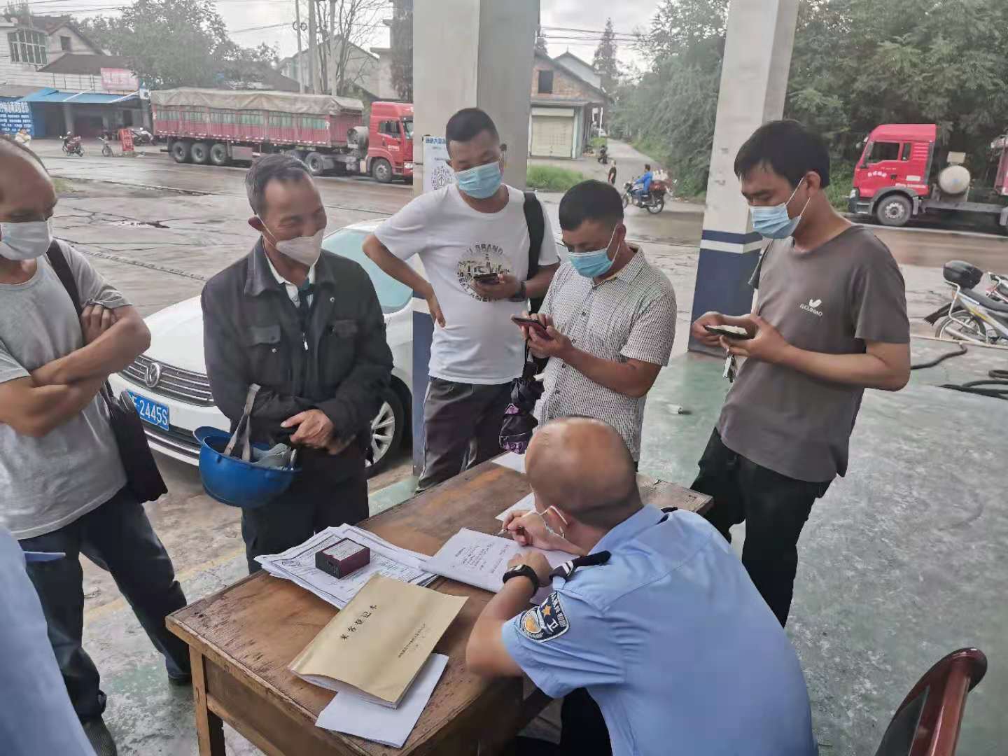 七月流火燃激情 一線堅守戰高溫