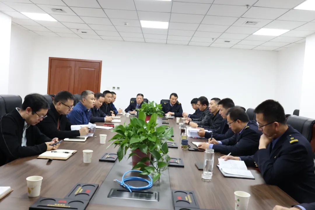 漢中市發改委鐵運辦主任李春松一行到公司調研座談