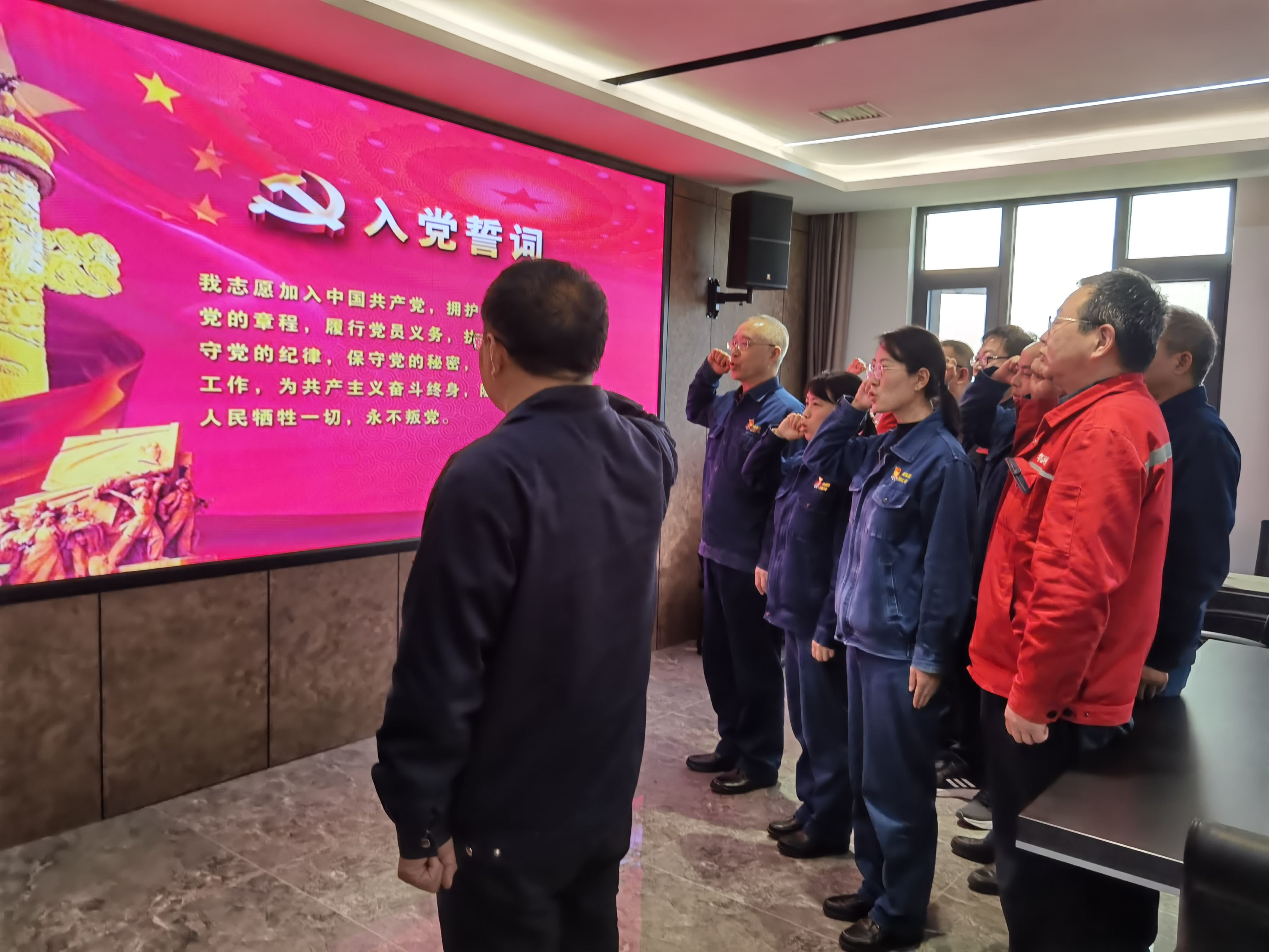 “共建促安全 同心保順行”---煉鐵廠黨委開展黨建聯建共建主題黨日活動