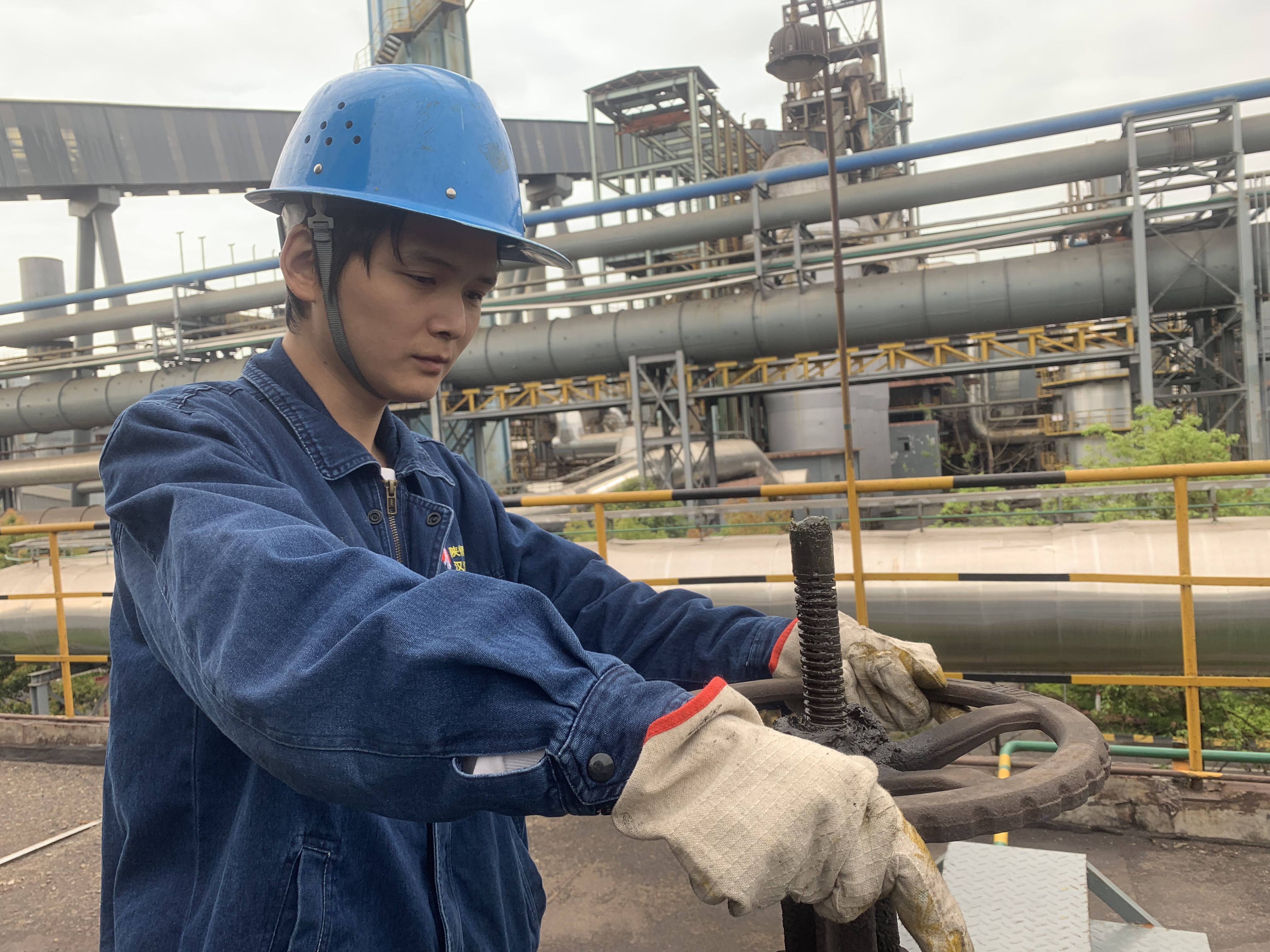 鋼城昂首追夢 一線磨礪青春