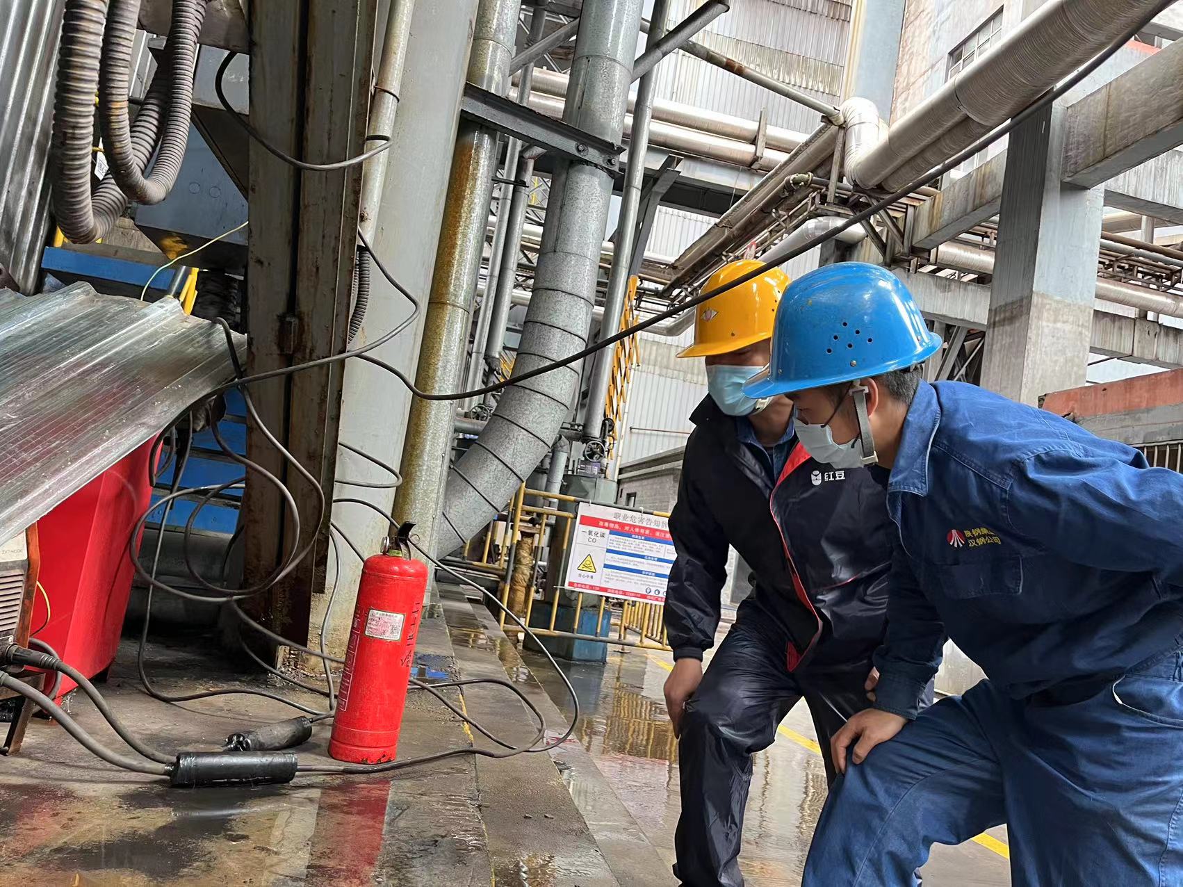 檢修現場“三重色” 重拳出擊紅五月