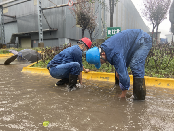 原來，奔跑在雨中的他叫劉曉濱