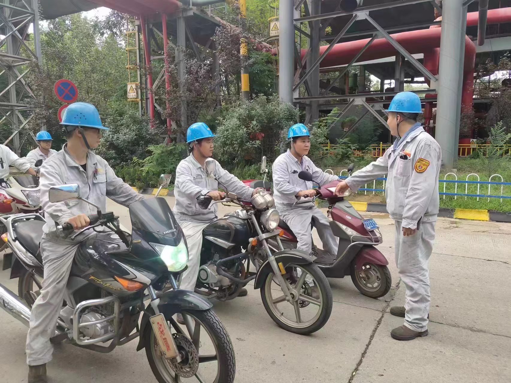 盡心盡力，打造班組特色“名片”