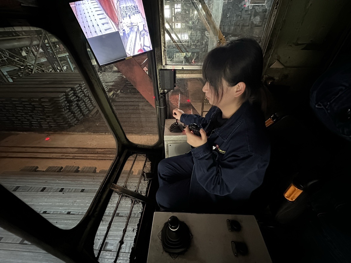 她、他、他們  是漢鋼的“高空舞者”