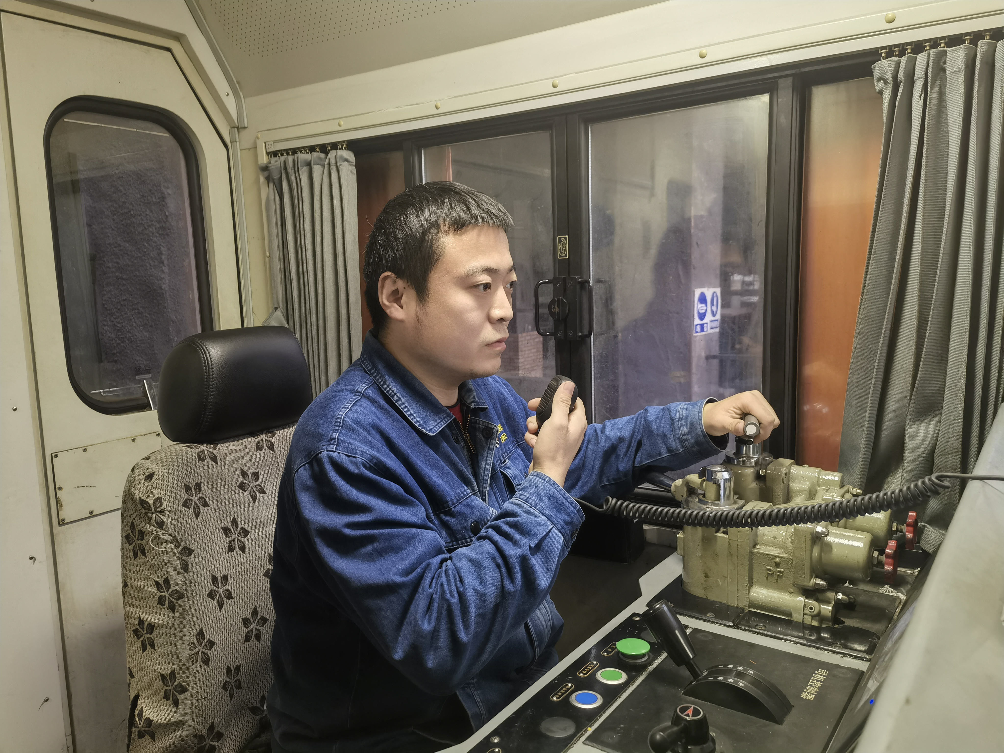 是他們，默默守護鋼城的“萬家燈火”