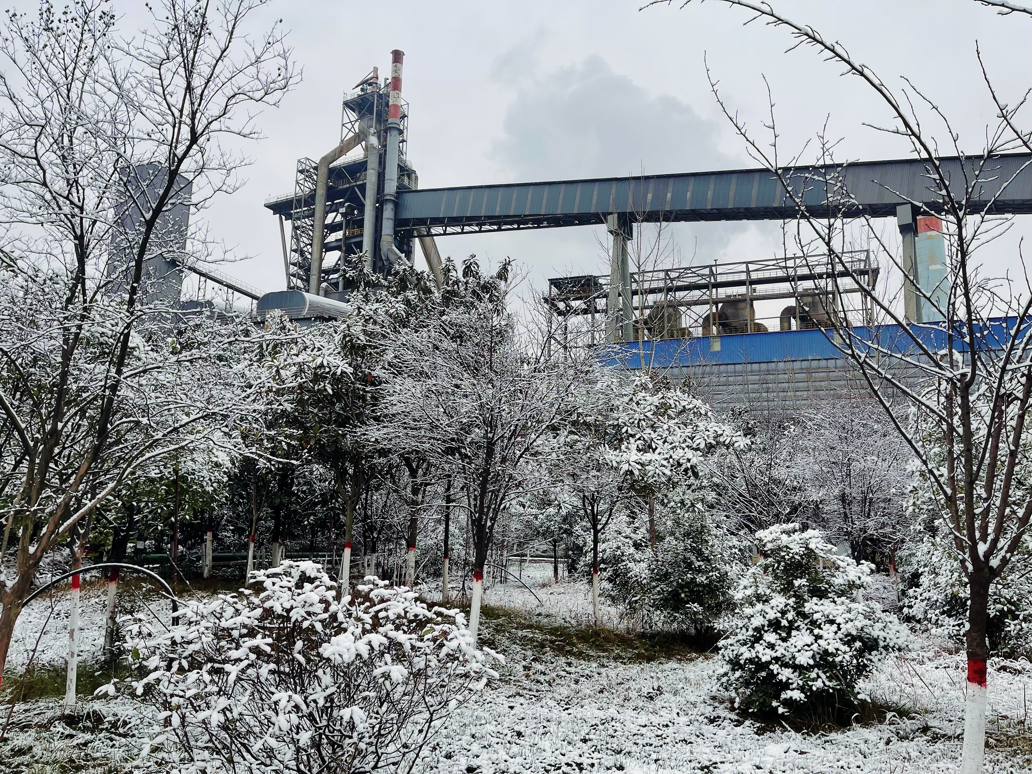 雪落鋼城 巍巍鋼城披盛裝