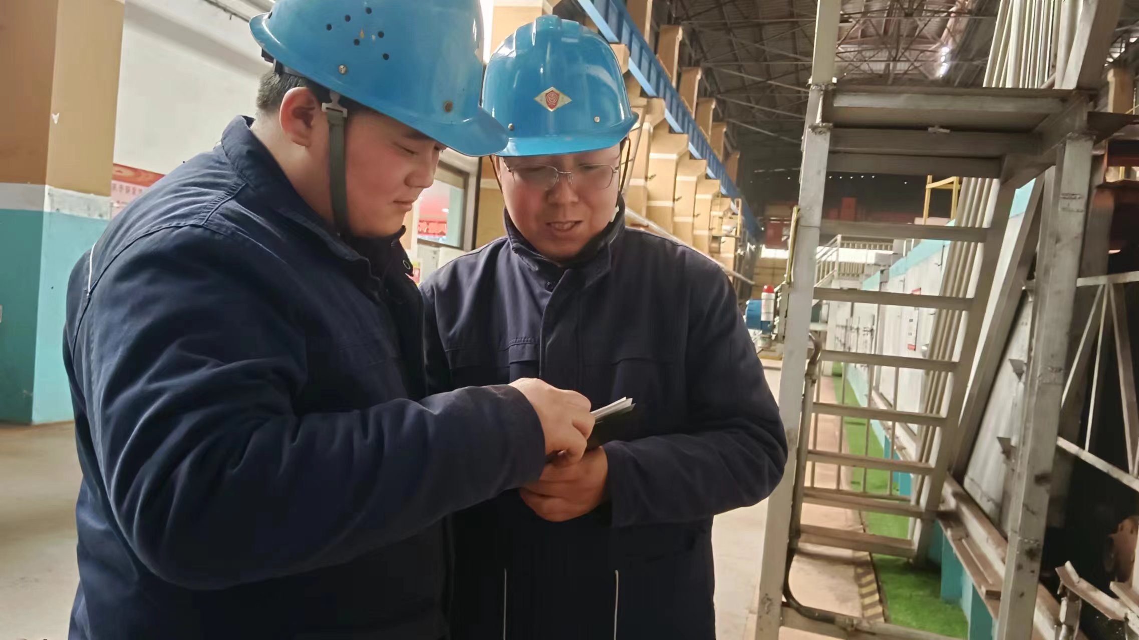 冬日里，生產現場“熱辣滾燙”的他