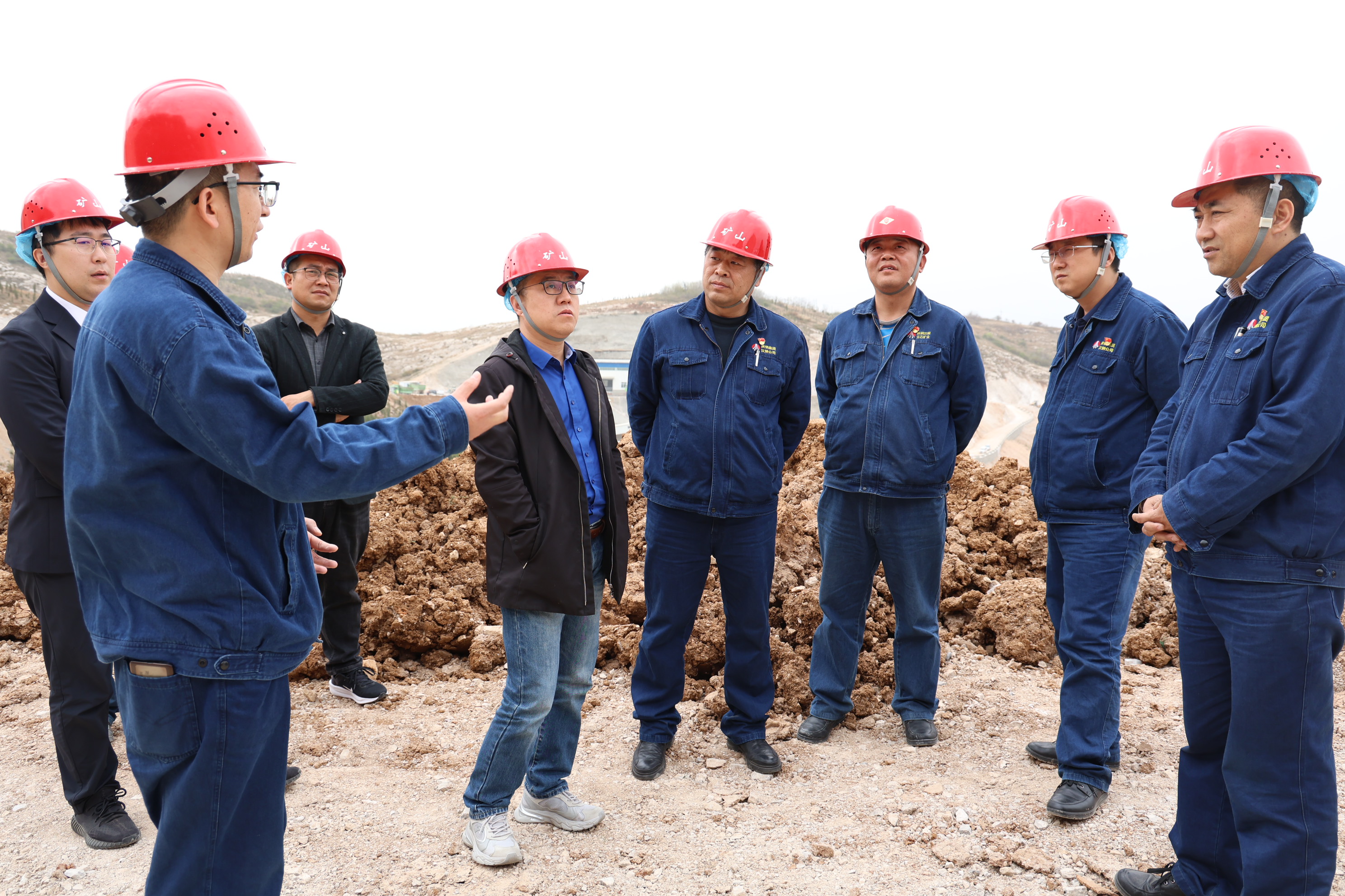 陜煤集團項目檢查組一行前來雙石礦業開展重點建設項目大檢查