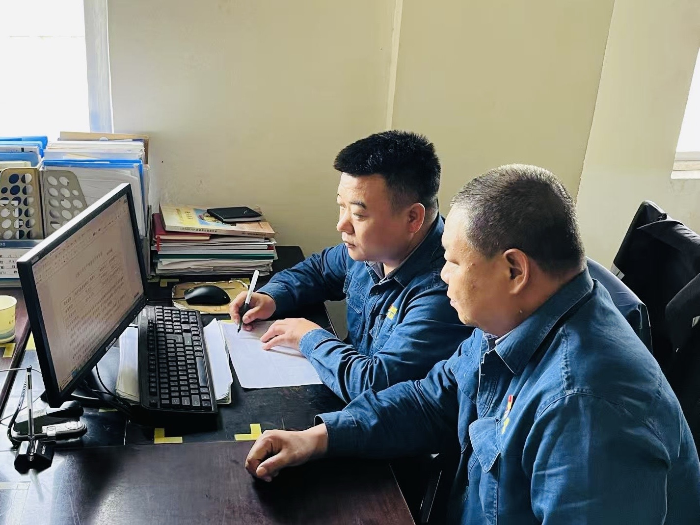 逐夢三十載，實干鑄就勞模章——記陜鋼集團2023-2024年度勞動模范段玉宏