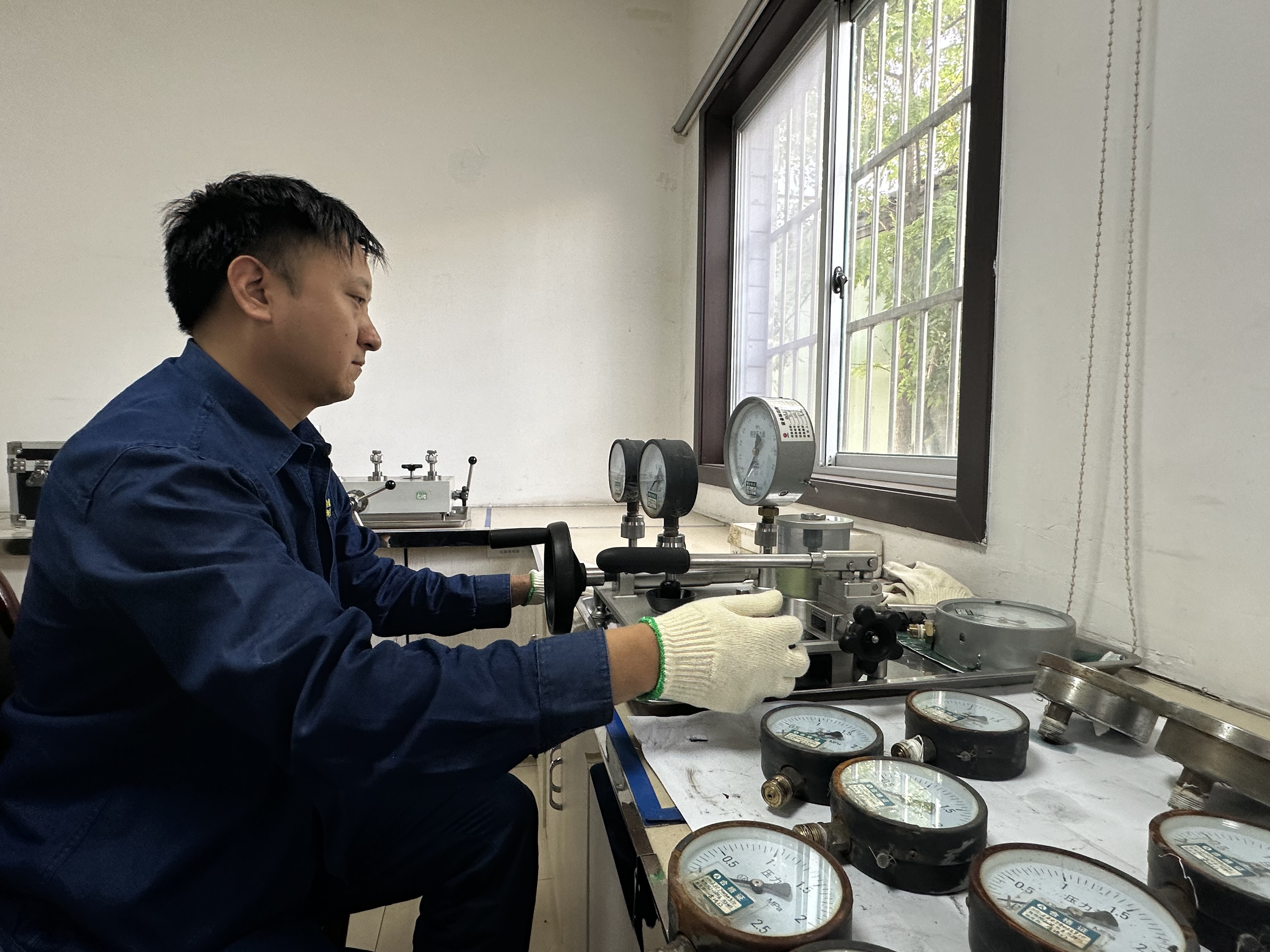 抓住“穩”的關鍵，找準“進”的切口