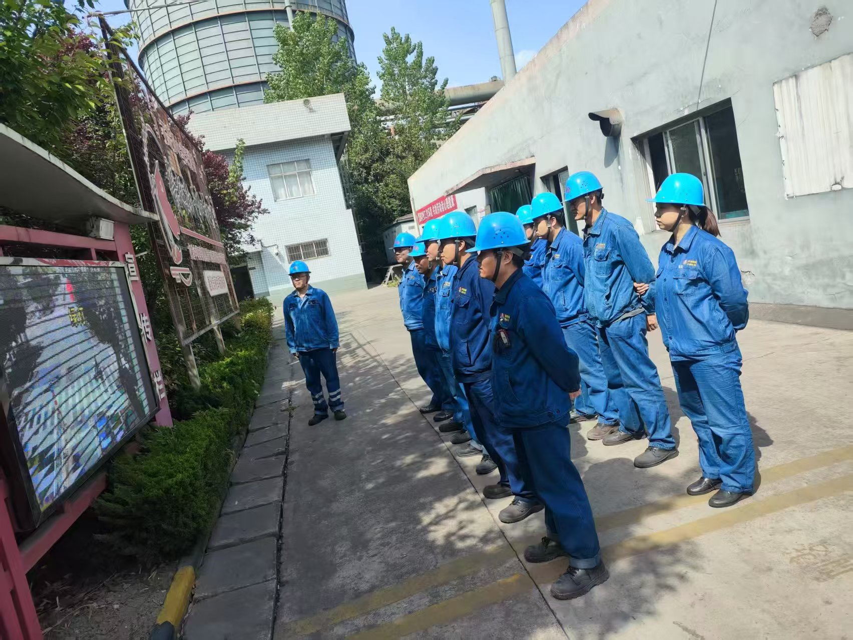 高溫天咋保安全？生產現場有答案
