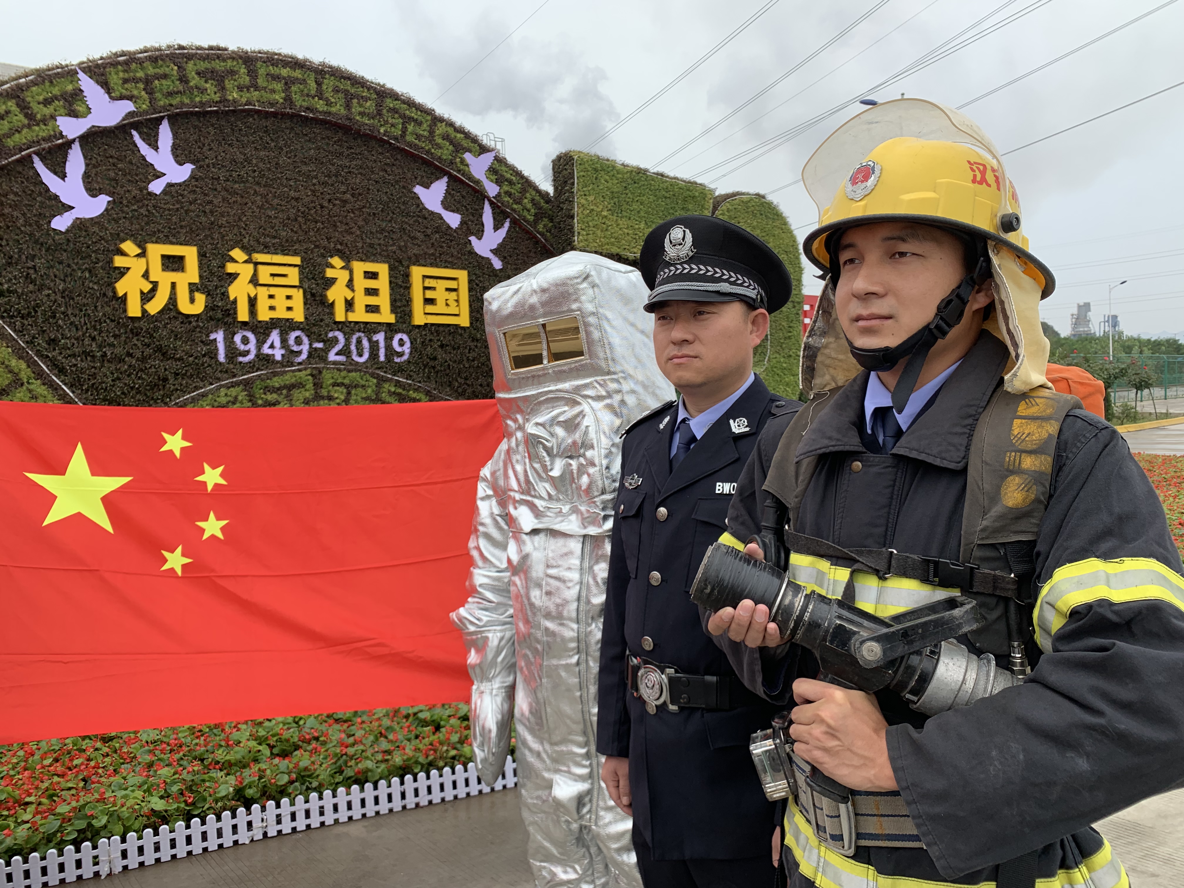 【鋼城文苑】我用忠誠 護您長安 祝福祖國 繁榮昌盛